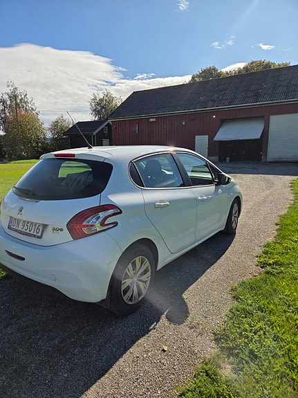 Peugeot 208 3 of 20