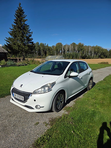 Peugeot 208 2 of 20