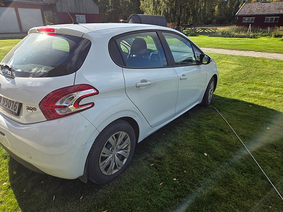 Peugeot 208 8 of 20