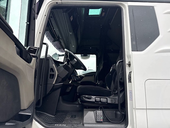 MAN TGX 28.510 6x2=2 BL 11 of 21