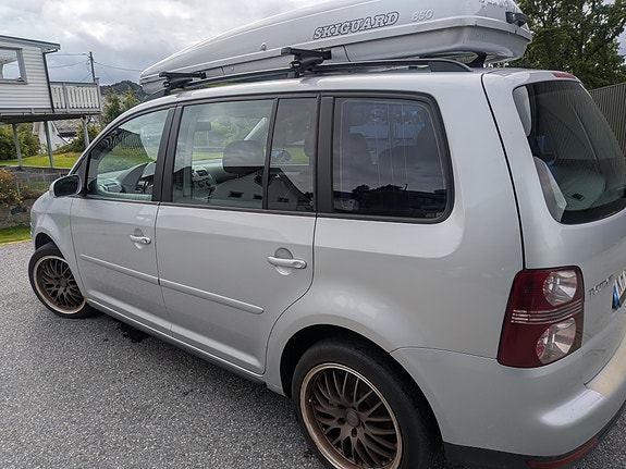 Volkswagen Touran 8 of 13