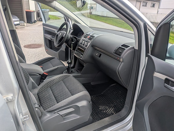 Volkswagen Touran 7 of 13