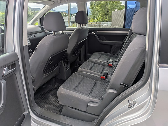 Volkswagen Touran 6 of 13