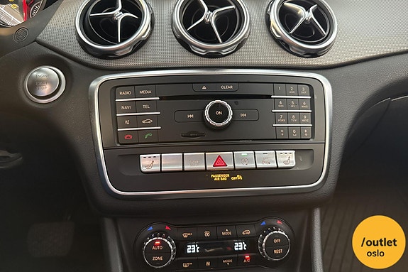 Mercedes-Benz GLA180 18 of 26