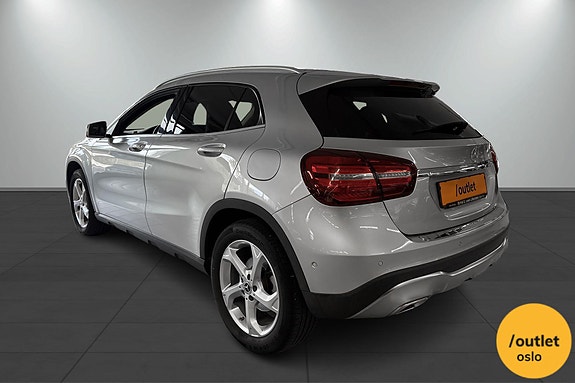 Mercedes-Benz GLA180 3 of 26