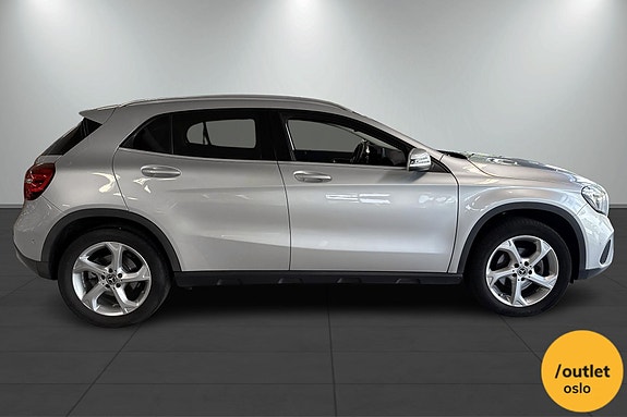Mercedes-Benz GLA180 8 of 26