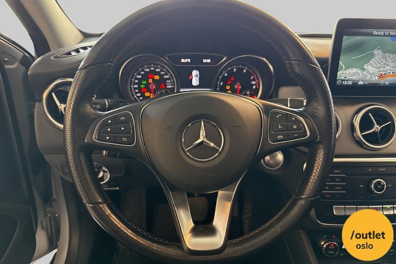 Mercedes-Benz GLA180 21 of 26
