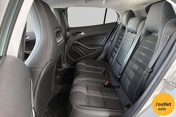 Mercedes-Benz GLA180 11 of 26