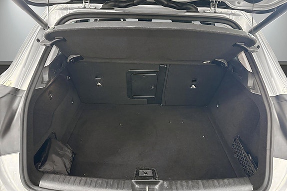 Mercedes-Benz GLA180 5 of 26
