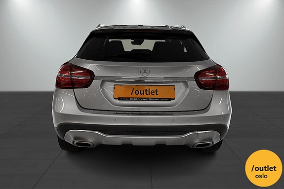 Mercedes-Benz GLA180 4 of 26