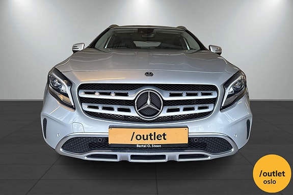 Mercedes-Benz GLA180 10 of 26
