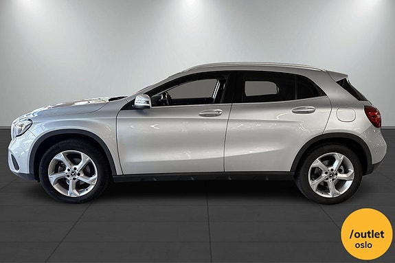 Mercedes-Benz GLA180 2 of 26