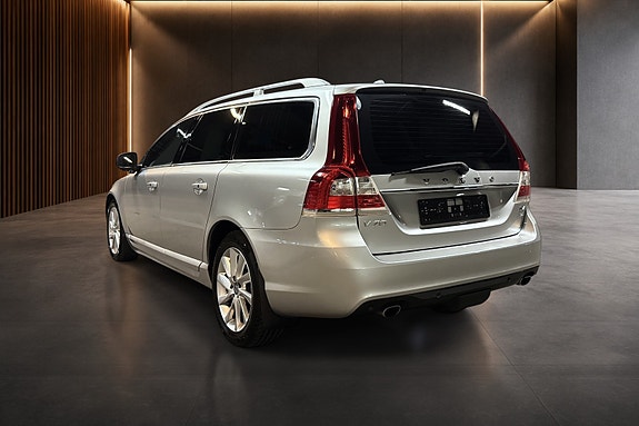 Volvo V70 3 of 30