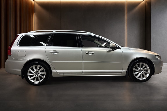 Volvo V70 8 of 30