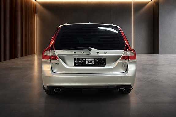 Volvo V70 4 of 30