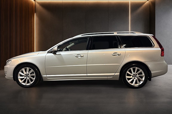 Volvo V70 2 of 30