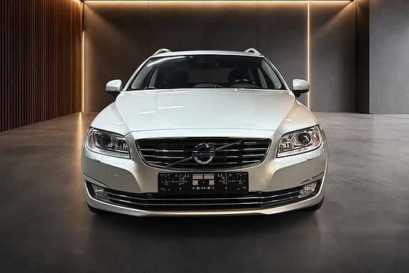 Volvo V70 10 of 30