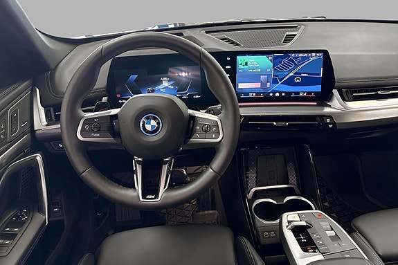 BMW iX1 9 of 30