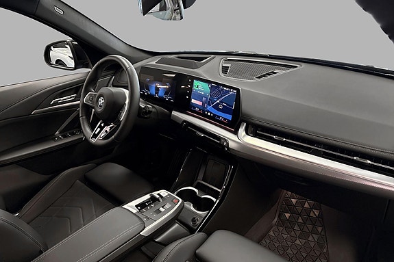 BMW iX1 11 of 30