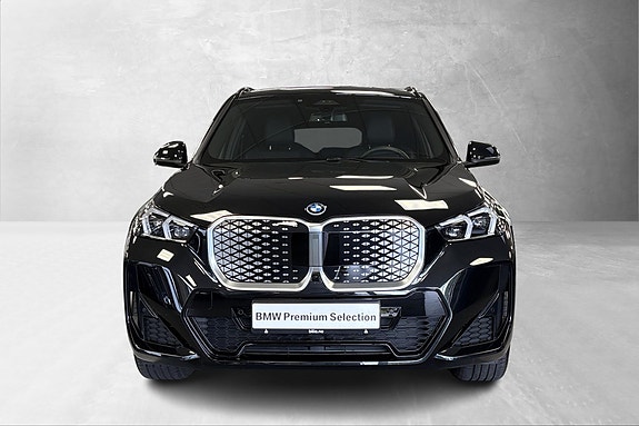 BMW iX1 6 of 30
