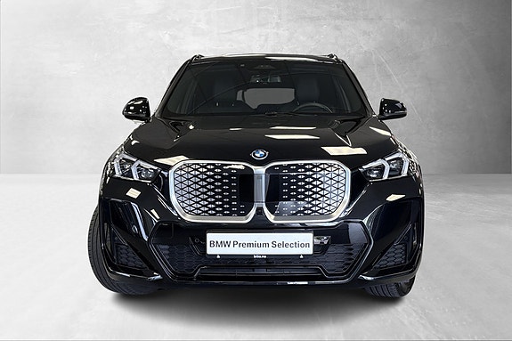 BMW iX1 4 of 30