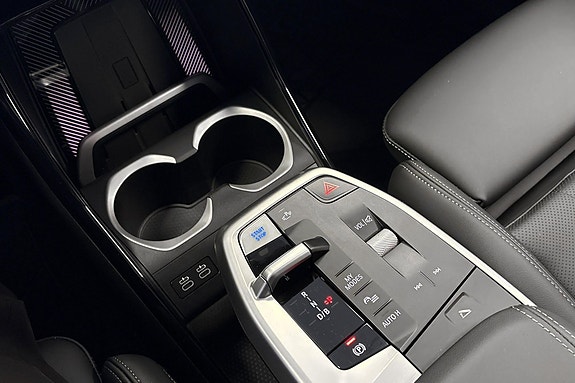 BMW iX1 20 of 30
