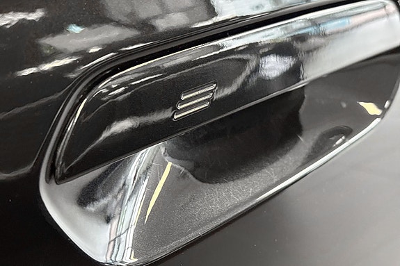 BMW iX1 8 of 30