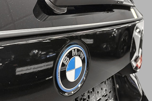 BMW iX1 7 of 30