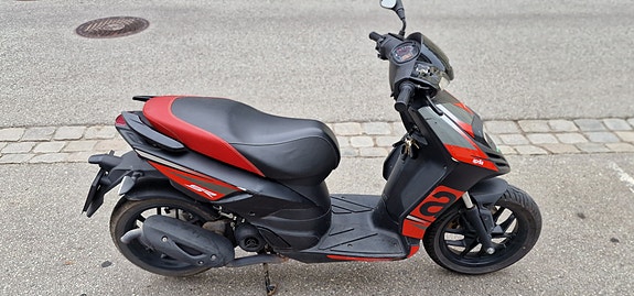 Aprilia SR Motard 5 of 8