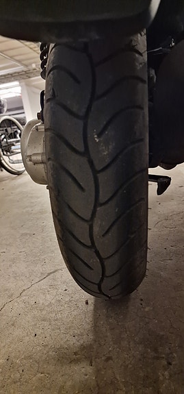 Aprilia SR Motard 7 of 8