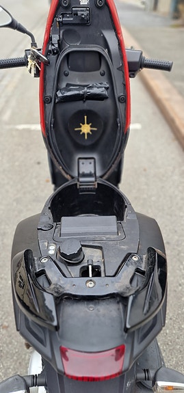 Aprilia SR Motard 6 of 8