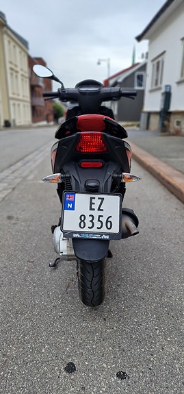 Aprilia SR Motard 2 of 8