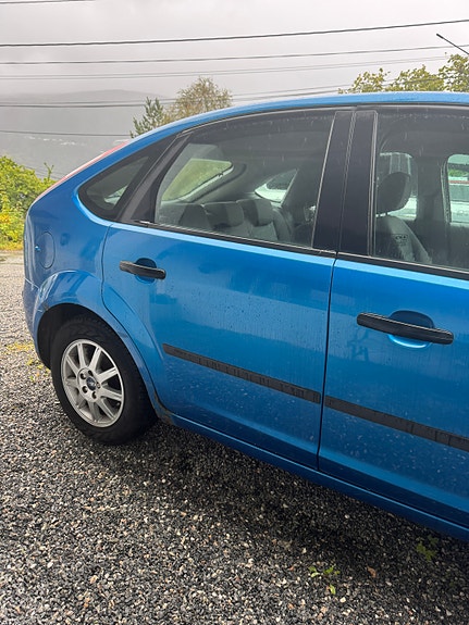 Ford Focus 2 of 6
