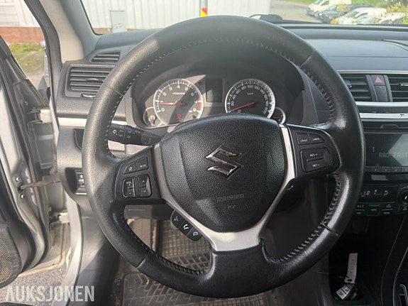 Suzuki Swift 15 of 30