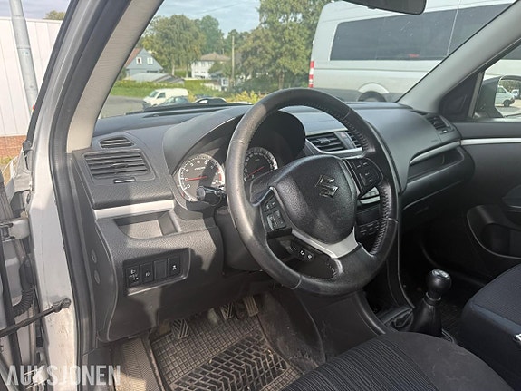 Suzuki Swift 13 of 30