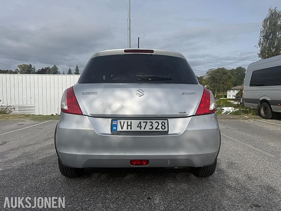 Suzuki Swift 8 of 30
