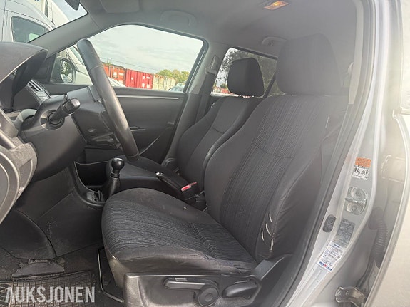 Suzuki Swift 14 of 30