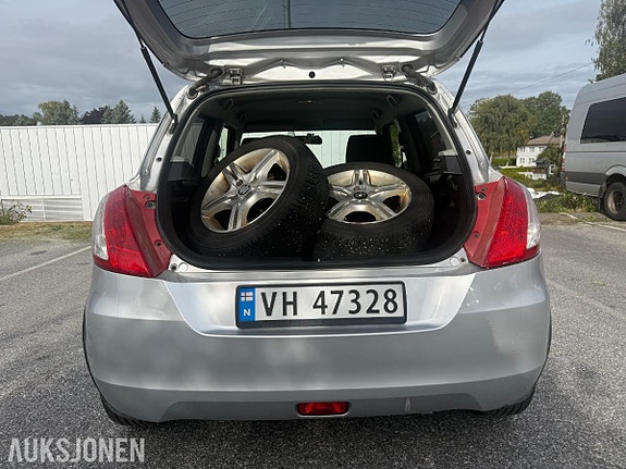 Suzuki Swift 9 of 30