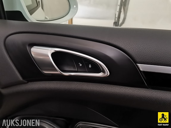 Porsche Cayenne 22 of 30