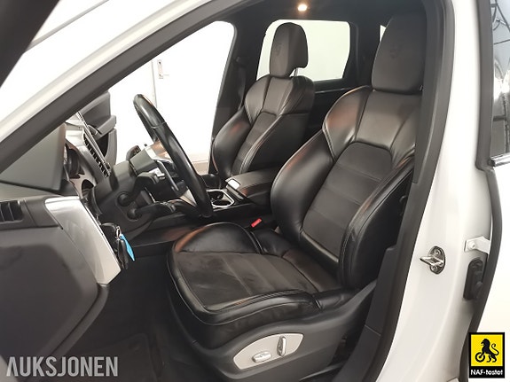 Porsche Cayenne 27 of 30