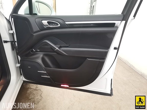 Porsche Cayenne 20 of 30