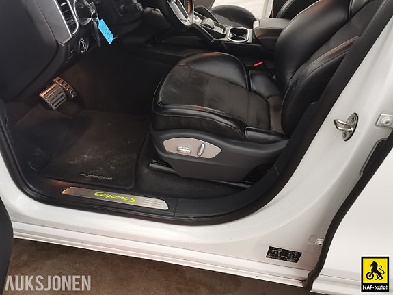 Porsche Cayenne 28 of 30
