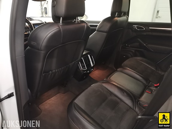 Porsche Cayenne 14 of 30