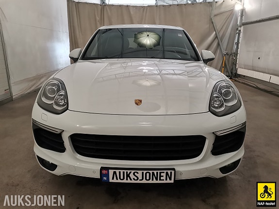 Porsche Cayenne 2 of 30
