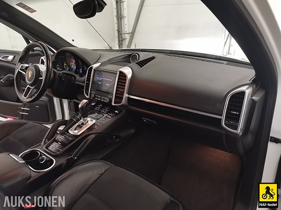 Porsche Cayenne 25 of 30