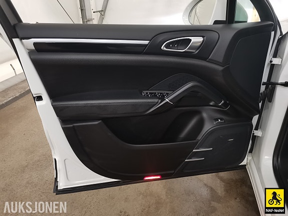 Porsche Cayenne 29 of 30