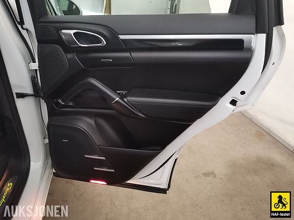 Porsche Cayenne 18 of 30