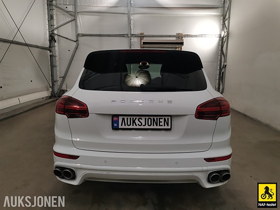 Porsche Cayenne 5 of 30