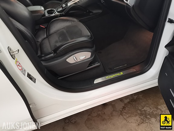 Porsche Cayenne 23 of 30