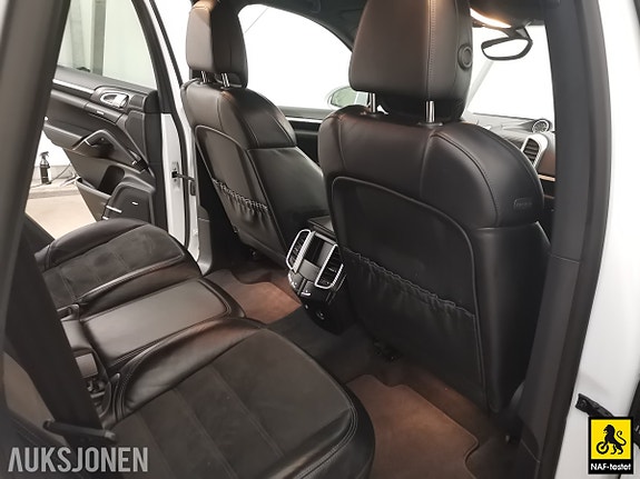 Porsche Cayenne 15 of 30